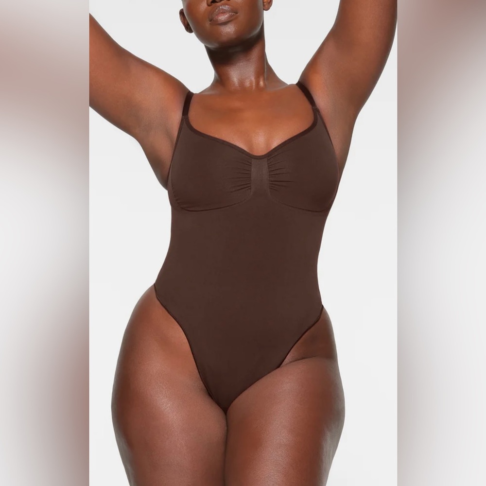 SKIMS Seamless Sculpt Thong Bodysuit / Espresso, size M — excellent condition